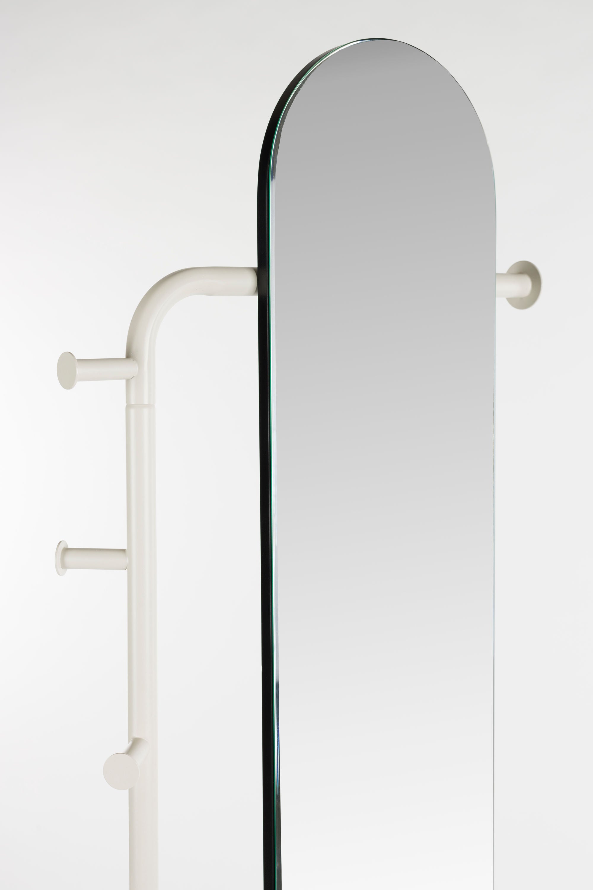 Zuiver Vero Beige Standing Mirror
